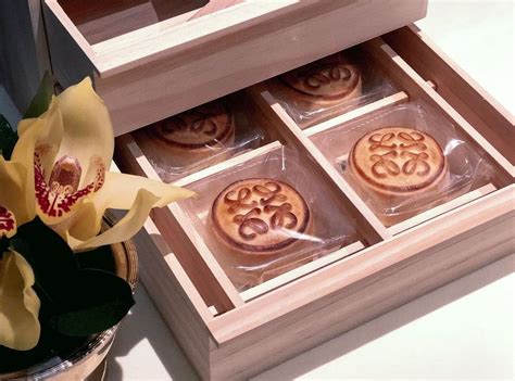 louis vuitton mooncakes|most expensive mooncake.